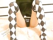 深受宅男屌丝爱戴的微博红人NTR少女VIP付费系列之黑色毛衣过膝袜超诱惑