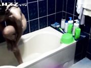 女友的闺蜜来借宿假借上厕所偷偷调试好针孔摄像头偷拍她洗澡 奶子大身材好 极品!