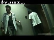 哥俩潜入白富美家偷窃还强干她 两个鸡巴轮流上把女主给操哭了