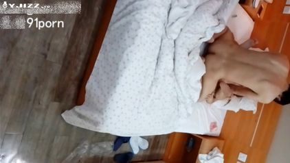 和朋友37岁的老婆宾馆开房这骚货床上技术超级好 让我对她流连忘返