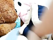 年轻小萝莉自慰完后在洗手间直播用妇炎洁洗逼逼