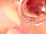 超萌萝莉下体双洞塞被塞满 淫液流不停