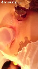 超萌萝莉下体双洞塞被塞满 淫液流不停