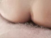 与白嫩小女友打炮时突然来电话了 边给闺蜜打电话边操逼