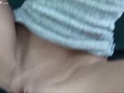 与白嫩小女友打炮时突然来电话了 边给闺蜜打电话边操逼