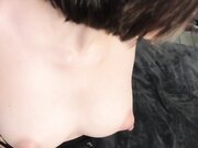 华裔美女小莉狂热主动为洋男友性服务先乳射一次在穿上网袜啪啪