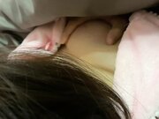 清秀小女友小巧玲珑的舌头扫舔我的龟头，这样的含舔真是好舒服啊！