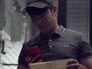 剧情演绎白嫩丰满骚妻寂寞难耐家中自慰棒自嗨被送快递的小哥撞见主动投怀送抱被干