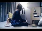 红唇花臂妹子啪啪，舔奶口交一字马张开双腿按着操