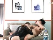 【极品秘书系列】极品豪乳黑衣骚秘书勾引老板激情沙发震 无套直接开操