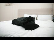 良家兼职人妻，刚下水还羞涩腼腆，脱光大胸粉嫩，观音坐莲激情啪啪一番